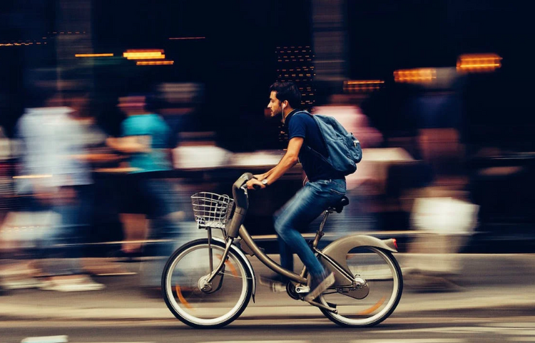Safe Cycling Guide on Busy Roads