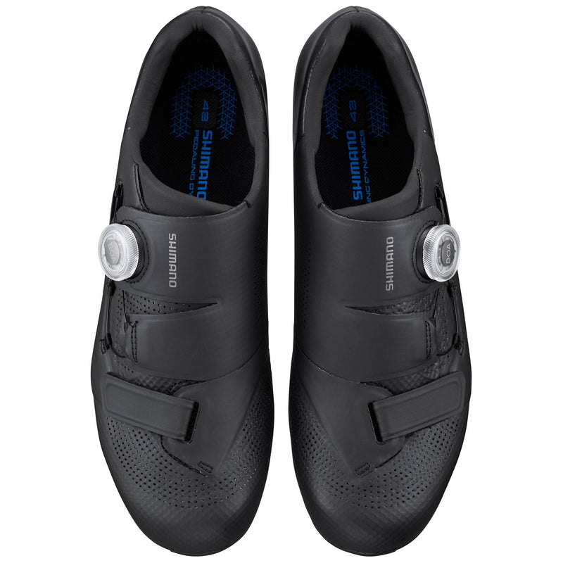 Chargez l'image dans la visionneuse de la galerie, SHIMANO Shoes Road SH-RC5 SPD-SL Black with BOA L6 closure and carbon fiber reinforced midsole.