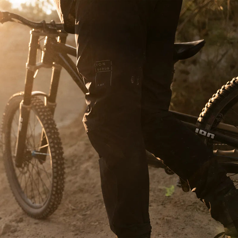 Chargez l'image dans la visionneuse de la galerie, ION MTB Pants Scrub AMP BAT Men Black - Maison du Vélo