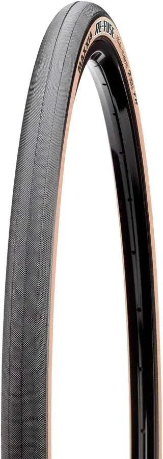 Chargez l'image dans la visionneuse de la galerie, MAXXIS Re-Fuse MaxxShield TR 700x40C Tanwall tire with knurled tread for durability and grip.