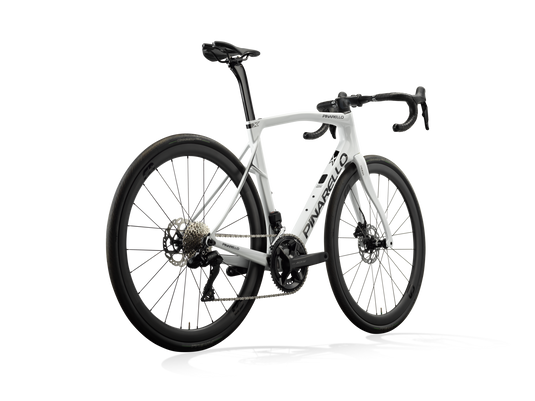 PINARELLO Bike X5 White with carbon fiber frame, optimized for comfort and speed.