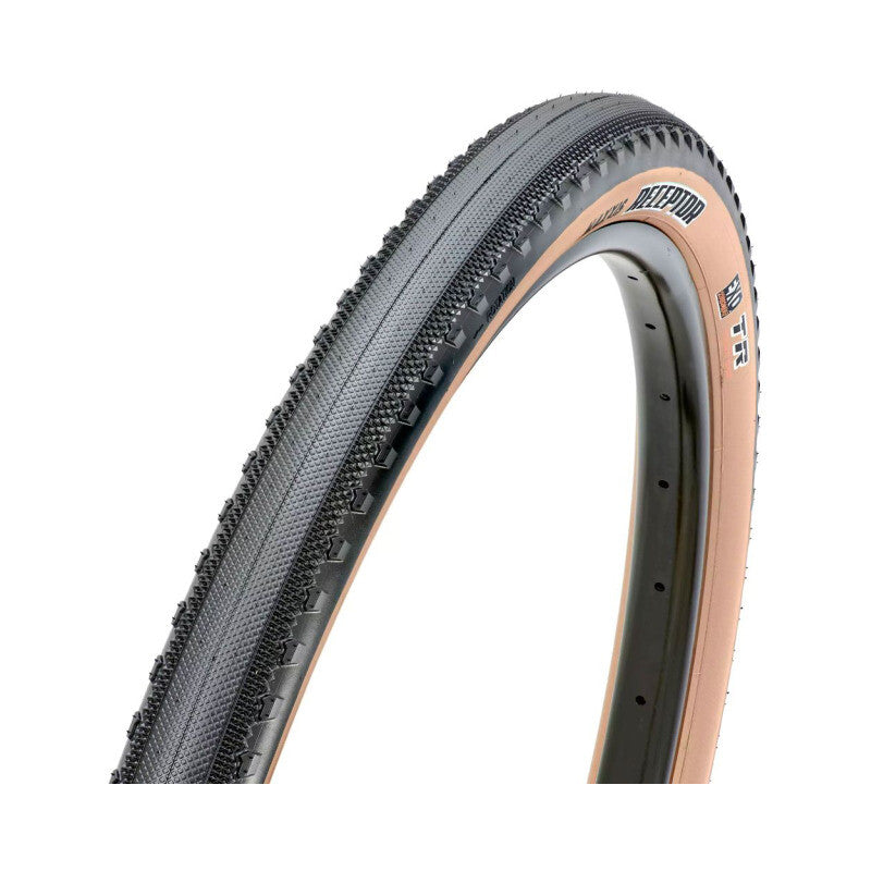 Chargez l&#39;image dans la visionneuse de la galerie, MAXXIS Tire Receptor 700x40C Exo TR Tanwall semi-slick gravel tire with low profile tread.
